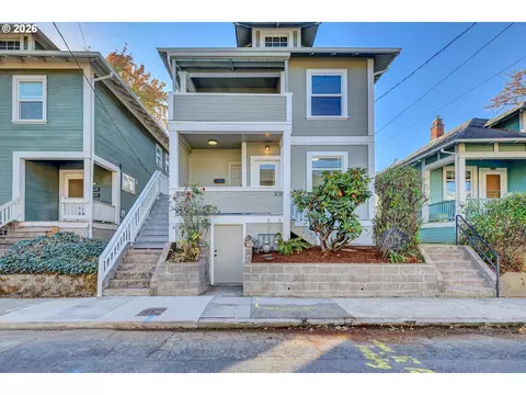 1230 SE Ivon St, Portland, OR 97202