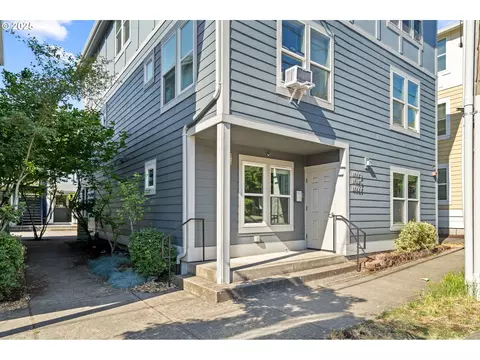 11923 SE Ash St #16, Portland, OR 97216