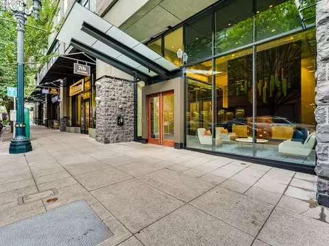 1025 NW Couch St, Portland, OR 97209