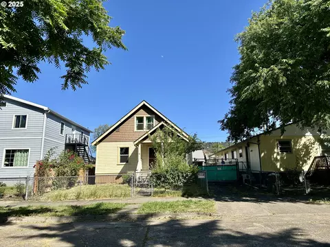 657 SE Flint St, Roseburg, OR 97470