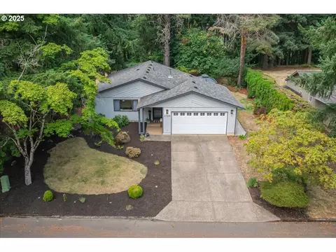 21035 S Mossy Rock Ct, Oregon City, OR 97045