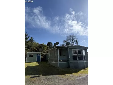 105 Beach Blvd #E, Winchester Bay, OR 97467