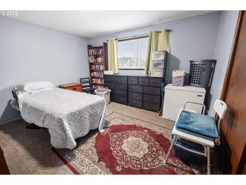 Bedroom - 461 S Downing St, Seaside, OR 97138 photo 1 of 2