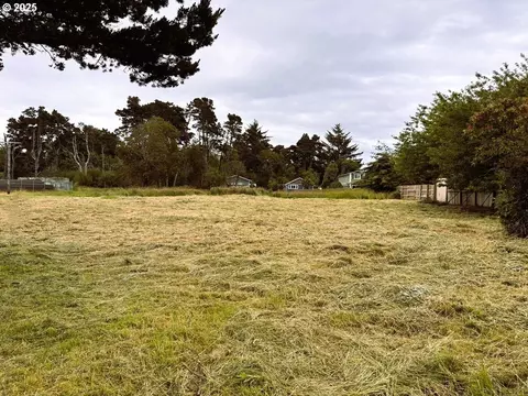 SE 12th St, Bandon, OR 97411