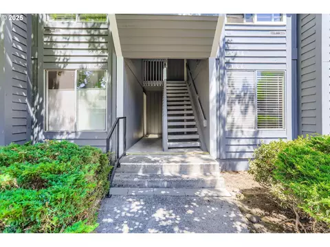 650 SW Meadow Dr #106, Beaverton, OR 97006