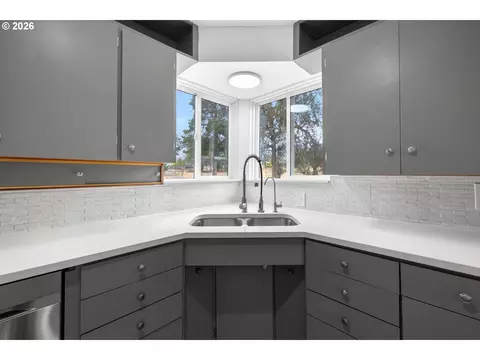 Kitchen - 35300 SE Gunderson Rd, Sandy, OR 97055 photo 2 of 2
