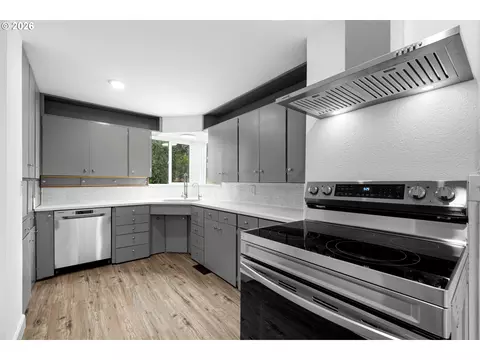 Kitchen - 35300 SE Gunderson Rd, Sandy, OR 97055 photo 1 of 2