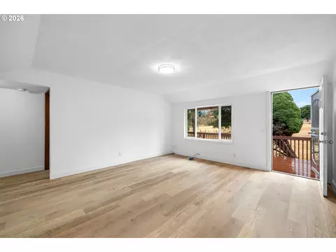 Living - 35300 SE Gunderson Rd, Sandy, OR 97055 photo 1 of 3