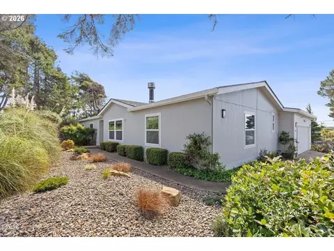 1730 NE 18th St, Lincoln City, OR 97367