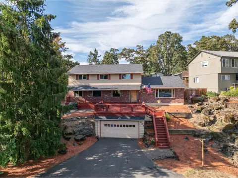 330 Patricia Dr, Gladstone, OR 97027
