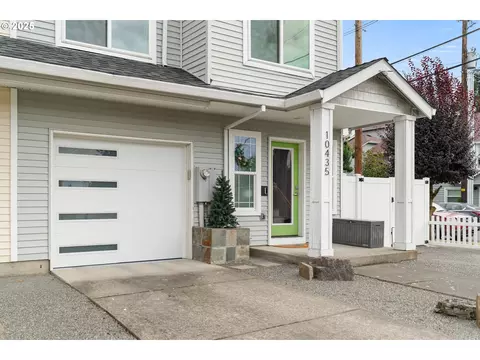 10435 SE Oak St, Portland, OR 97216