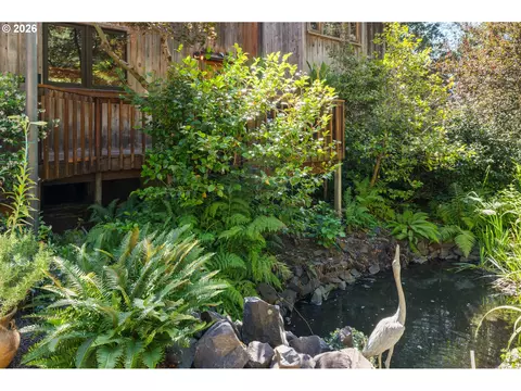 2052 S Shasta Loop, Eugene, OR 97405 photo 4