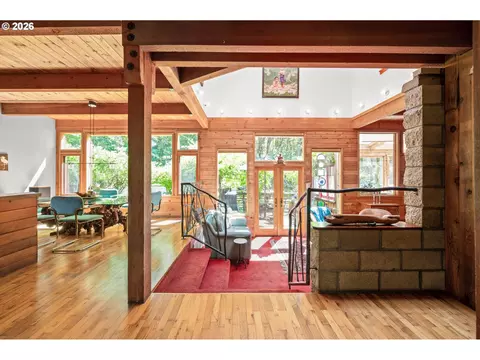2052 S Shasta Loop, Eugene, OR 97405 photo 9