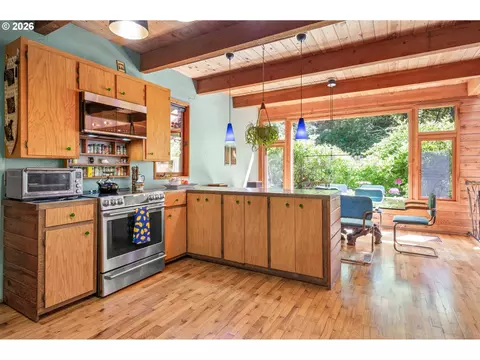2052 S Shasta Loop, Eugene, OR 97405 photo 14