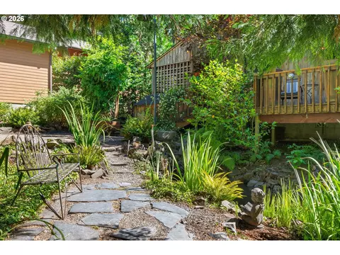 2052 S Shasta Loop, Eugene, OR 97405 photo 3