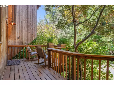 2052 S Shasta Loop, Eugene, OR 97405 photo 6