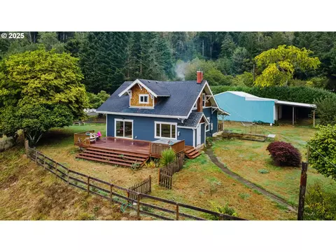 61007 Old Wagon Rd, Coos Bay, OR 97420