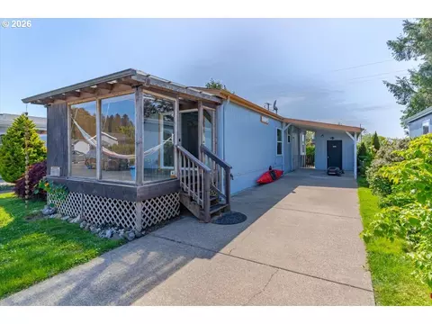955 NE Mill C-18 St, Waldport, OR 97394