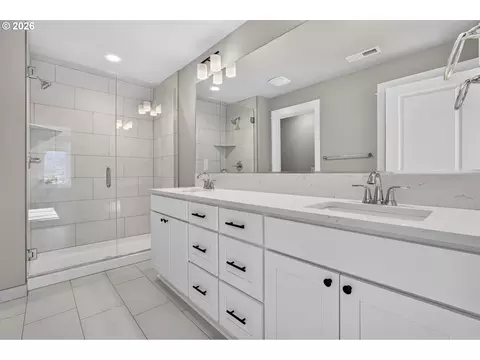 Bath - 3676 SW Tegart Ln, Gresham, OR 97080 photo 2 of 4
