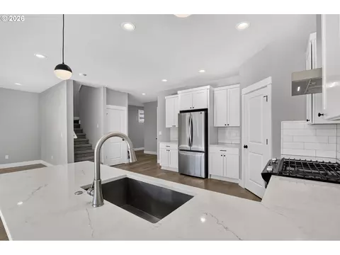 Kitchen - 3676 SW Tegart Ln, Gresham, OR 97080 photo 2 of 3