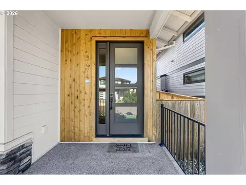 Entry Way - 3676 SW Tegart Ln, Gresham, OR 97080 photo 2 of 4