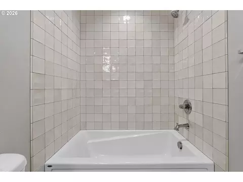 Bath - 3676 SW Tegart Ln, Gresham, OR 97080 photo 4 of 4