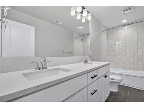Bath - 3676 SW Tegart Ln, Gresham, OR 97080 photo 3 of 4