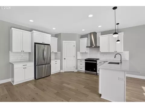 Kitchen - 3676 SW Tegart Ln, Gresham, OR 97080 photo 1 of 3