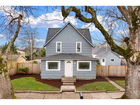 555 Kalmia St, Junction City, OR 97448