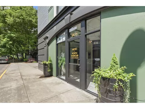905 N Harbour Dr, Portland, OR 97217