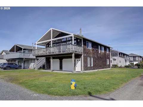 350 17th Ave, Seaside, OR 97138