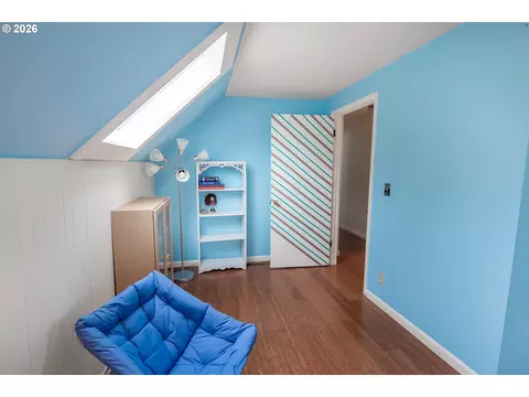 Bedroom - 541 W 21st Ave, Eugene, OR 97405 photo 7 of 11