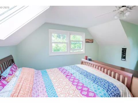 Bedroom - 541 W 21st Ave, Eugene, OR 97405 photo 11 of 11