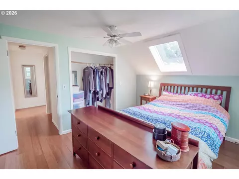 Bedroom - 541 W 21st Ave, Eugene, OR 97405 photo 9 of 11