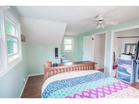 Bedroom - 541 W 21st Ave, Eugene, OR 97405 photo 10 of 11