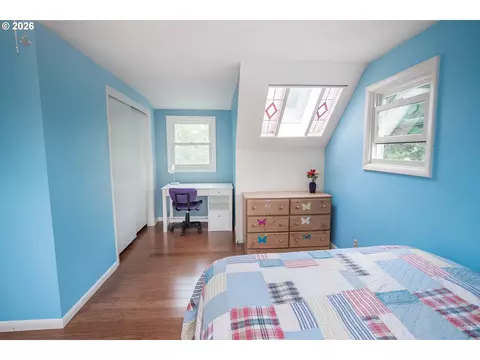 Bedroom - 541 W 21st Ave, Eugene, OR 97405 photo 6 of 11