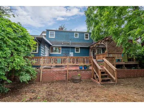 Exterior - 541 W 21st Ave, Eugene, OR 97405 photo 2 of 8