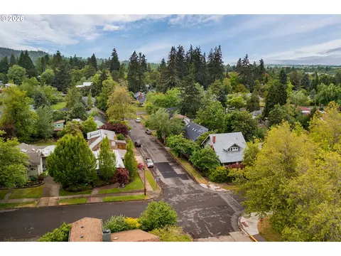View/Area - 541 W 21st Ave, Eugene, OR 97405 photo 1 of 3