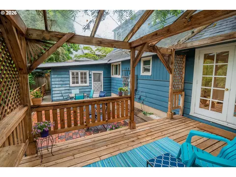 Exterior - 541 W 21st Ave, Eugene, OR 97405 photo 5 of 8