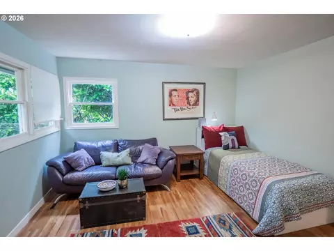 Bedroom - 541 W 21st Ave, Eugene, OR 97405 photo 3 of 11