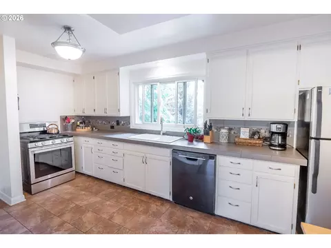 Kitchen - 541 W 21st Ave, Eugene, OR 97405 photo 1 of 2