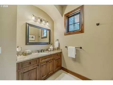 Bath - 27520 Erickson Rd, Eugene, OR 97402 photo 1 of 4