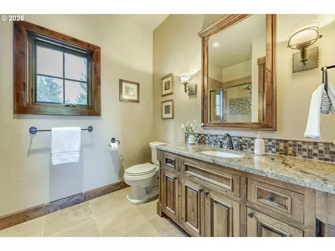 Bath - 27520 Erickson Rd, Eugene, OR 97402 photo 4 of 4