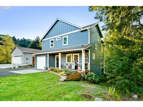 215 S Neptune St, Rockaway Beach, OR 97136