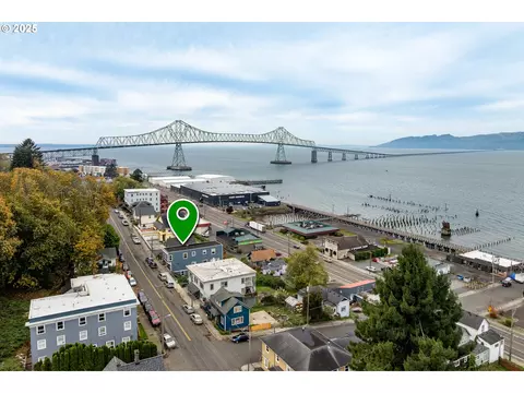 146 Bond St, Astoria, OR 97103