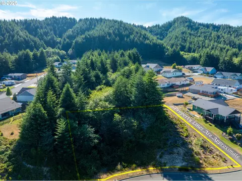 230 Foxglove Way #35, Reedsport, OR 97467