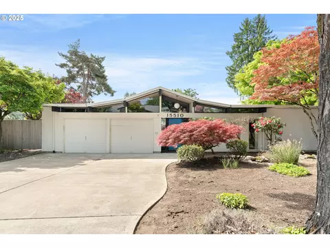 15510 NW Oakhills Dr, Beaverton, OR 97006