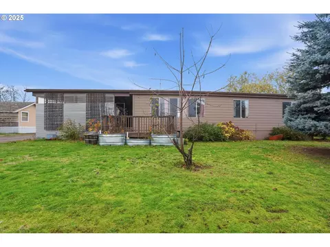 208 W Heintz St #2, Molalla, OR 97038