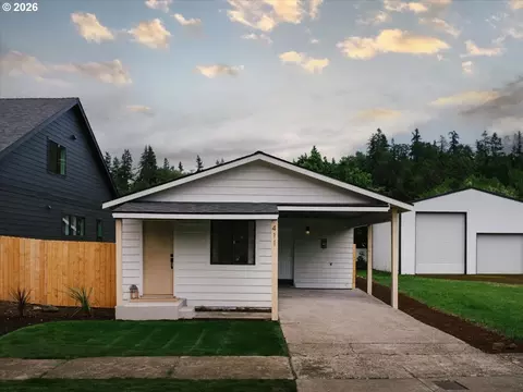 411 S 1st St, Silverton, OR 97381