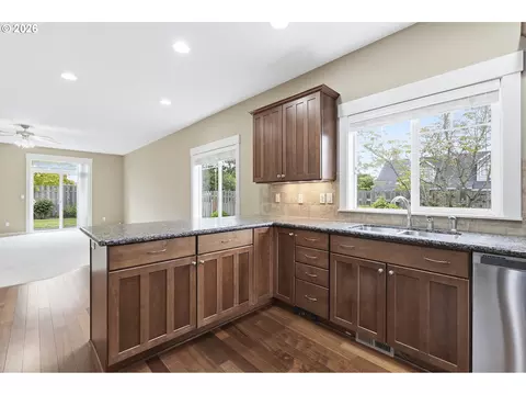 Kitchen - 1438 N Juniper Pl, Canby, OR 97013 photo 4 of 4
